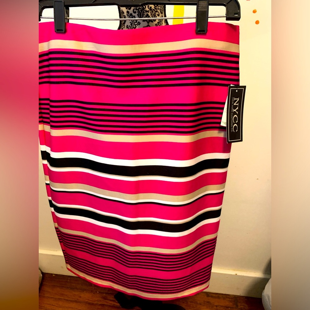 NWT NYCC pink and black striped skirt, size M
